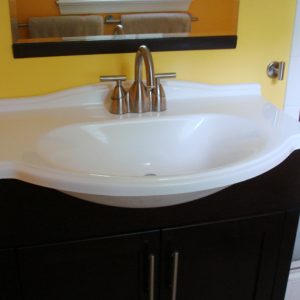 Mueble de baño suspendido con lavabo integrado